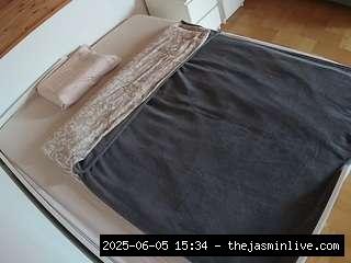 camsoda, voyeurcam-julmodels-greybed-1