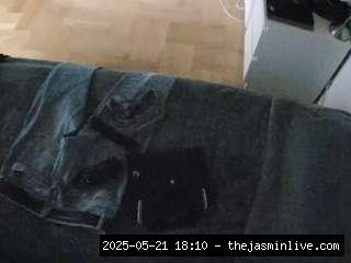 camsoda, voyeurcam-julmodels-greybed-2