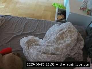 camsoda, voyeurcam-julmodels-greybed-2