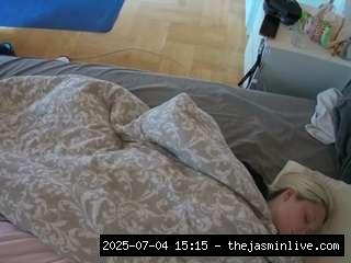 camsoda, voyeurcam-julmodels-greybed-2