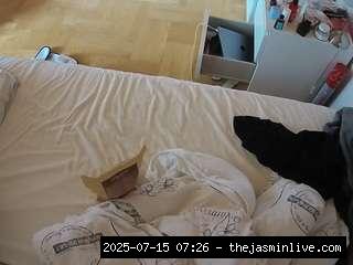camsoda, voyeurcam-julmodels-greybed-2