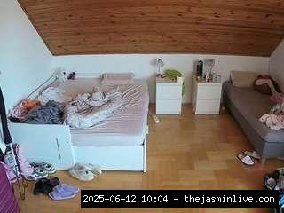 camsoda, voyeurcam-julmodels-greybed-3