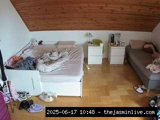 camsoda, voyeurcam-julmodels-greybed-3