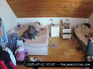 camsoda, voyeurcam-julmodels-greybed-3
