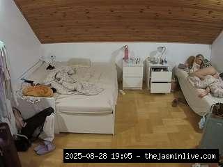 camsoda, voyeurcam-julmodels-greybed-3