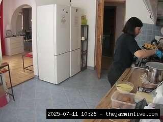 camsoda, voyeurcam-julmodels-kitchen