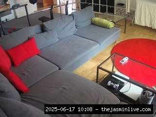 camsoda, voyeurcam-julmodels-living-3