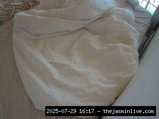 camsoda, voyeurcam-julmodels-whitebed-1