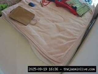 camsoda, voyeurcam-julmodels-whitebed-1