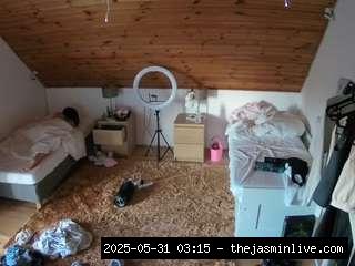 camsoda, voyeurcam-julmodels-whitebed-2