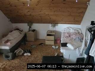 camsoda, voyeurcam-julmodels-whitebed-2