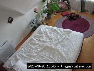 camsoda, voyeurcam-julmodels-whitebed-4
