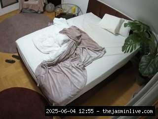 camsoda, voyeurcam-julmodels-whitebed-5