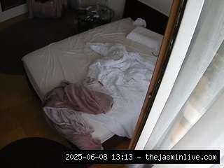 camsoda, voyeurcam-julmodels-whitebed-5