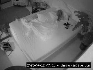 camsoda, voyeurcam-julmodels-whitebed-5