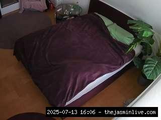 camsoda, voyeurcam-julmodels-whitebed-5