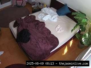 camsoda, voyeurcam-julmodels-whitebed-5
