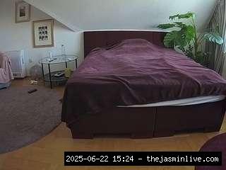camsoda, voyeurcam-julmodels-whitebed-6