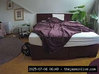 camsoda, voyeurcam-julmodels-whitebed-6