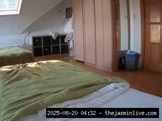 camsoda, voyeurcam-julmodels-bed-1