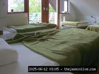 camsoda, voyeurcam-julmodels-bed-2
