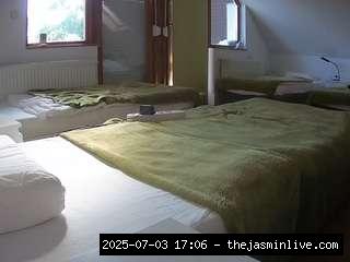 camsoda, voyeurcam-julmodels-bed-2