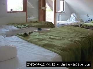 camsoda, voyeurcam-julmodels-bed-2