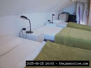 camsoda, voyeurcam-julmodels-bed-4