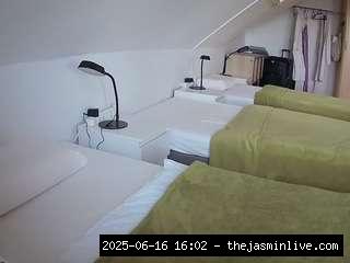 camsoda, voyeurcam-julmodels-bed-4