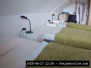 camsoda, voyeurcam-julmodels-bed-4