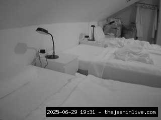 camsoda, voyeurcam-julmodels-bed-4