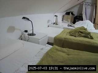 camsoda, voyeurcam-julmodels-bed-4