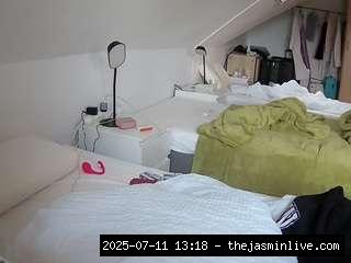 camsoda, voyeurcam-julmodels-bed-4