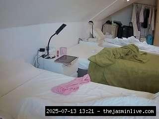 camsoda, voyeurcam-julmodels-bed-4