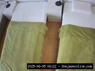camsoda, voyeurcam-julmodels-bed-5