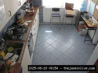 camsoda, voyeurcam-julmodels-kitchen-2