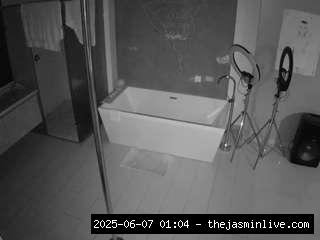 camsoda, voyeurcam-casa-salsa-bathroom-3