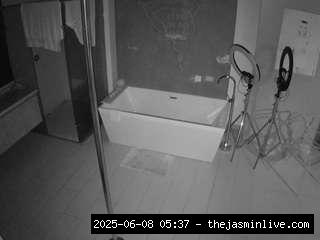 camsoda, voyeurcam-casa-salsa-bathroom-3