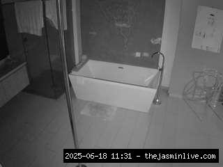 camsoda, voyeurcam-casa-salsa-bathroom-3
