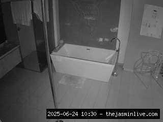 camsoda, voyeurcam-casa-salsa-bathroom-3