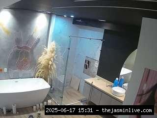camsoda, voyeurcam-casa-salsa-bathroom-4
