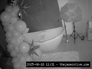camsoda, voyeurcam-casa-salsa-bathroom-5