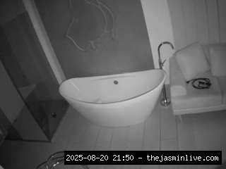 camsoda, voyeurcam-casa-salsa-bathroom-5