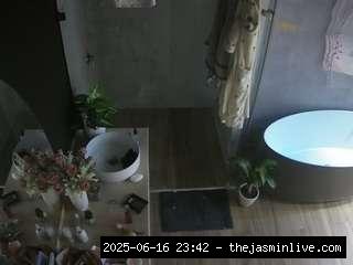 camsoda, voyeurcam-casa-salsa-bathroom-6