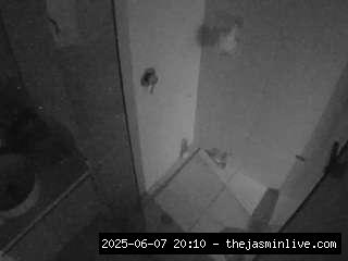 camsoda, voyeurcam-casa-salsa-bathroom-7