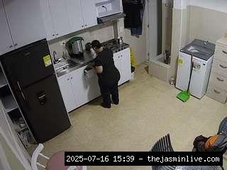 camsoda, voyeurcam-jb-kitchen-1