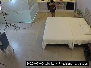 camsoda, voyeurcam-jb-office-1