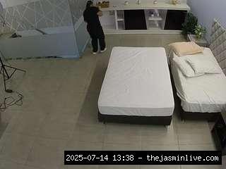camsoda, voyeurcam-jb-office-1