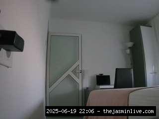 camsoda, voyeurcam-charmhellen-kitchen