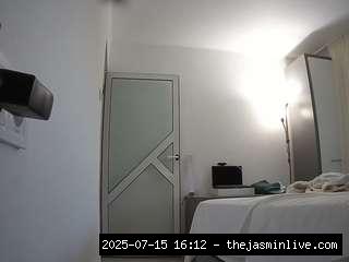 camsoda, voyeurcam-charmhellen-kitchen